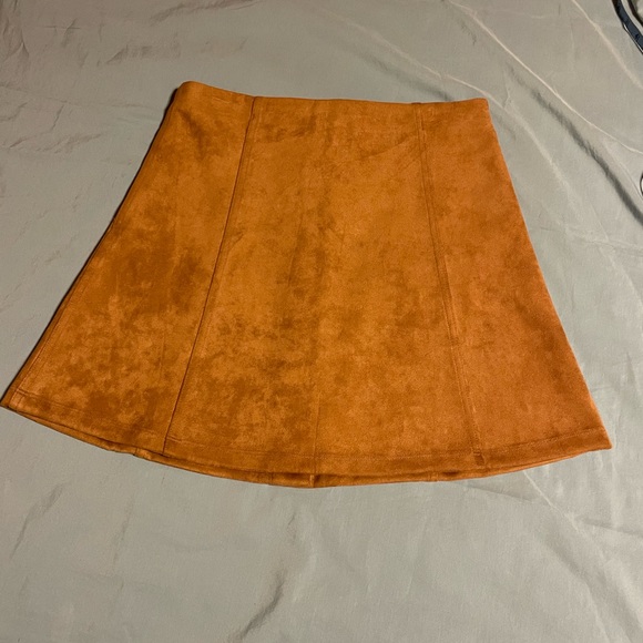 Wishlist faux suede skirt. Size medium - Picture 5 of 6